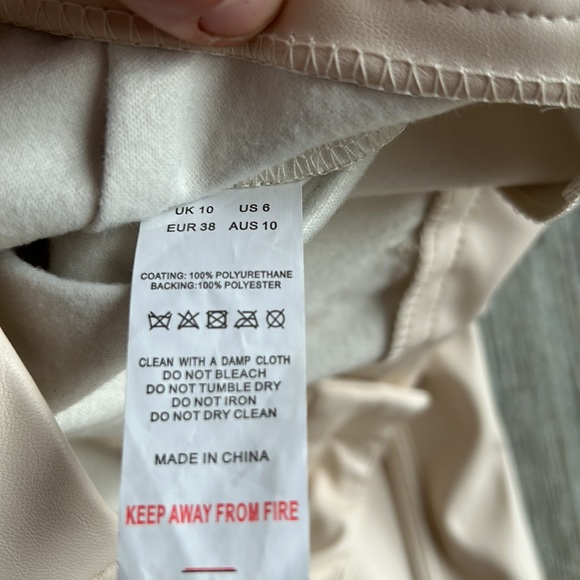 NWT Pretty Little Thing faux leather cream pants - Picture 4 of 8